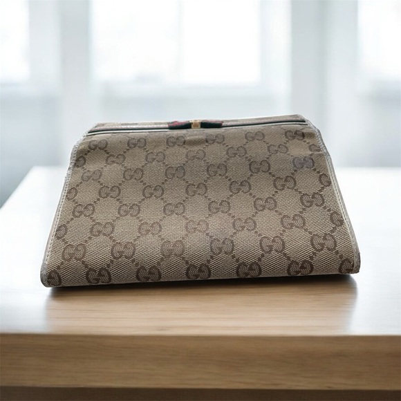 Gucci Vintage long snap closure wallet. Callouts some rubbing on the sides - Picture 2 of 9